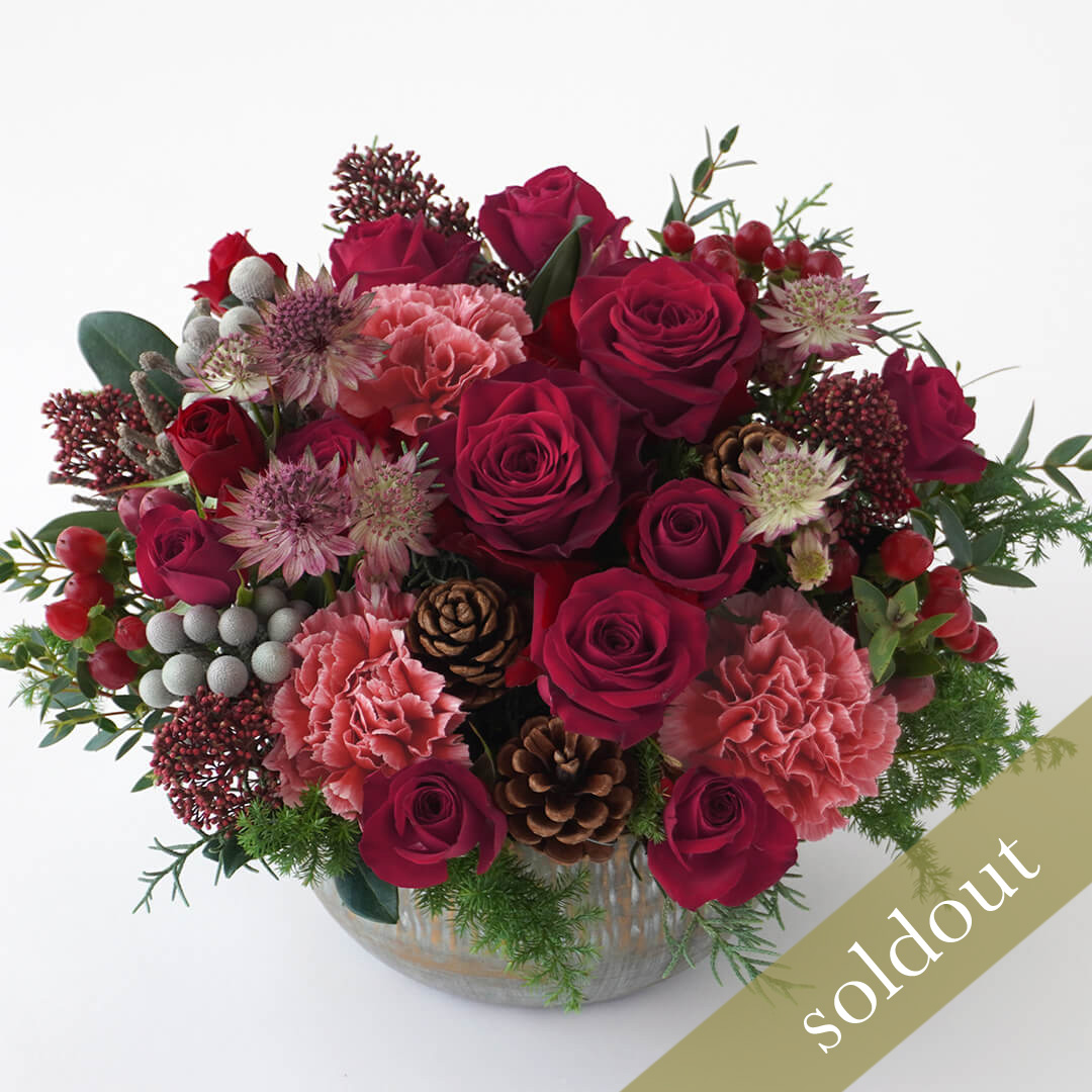 【お歳暮・クリスマス】赤い大輪バラやカーネーションのアレンジメント