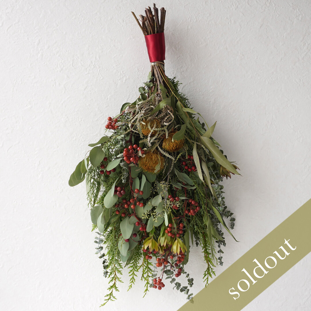 【クリスマス】クジャクヒバとユーカリ、サンキライの実のスワッグ