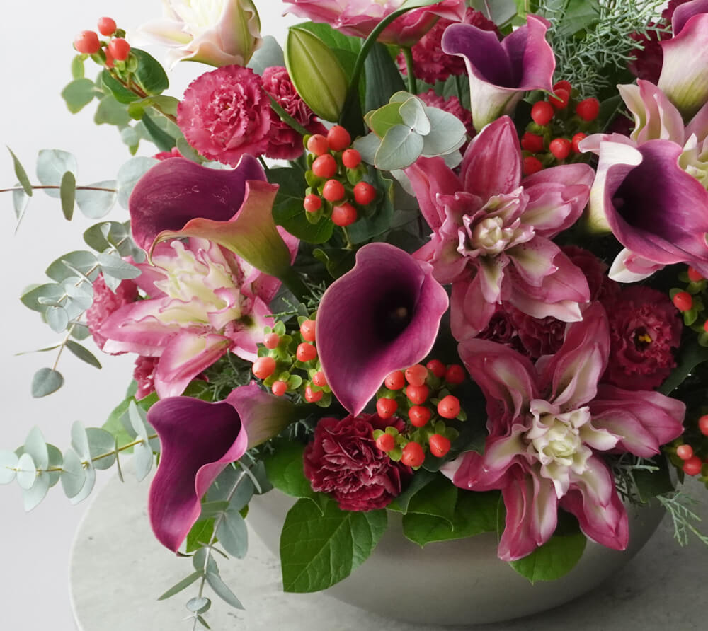 【お歳暮・クリスマス】八重咲ユリやカラーのアレンジメント