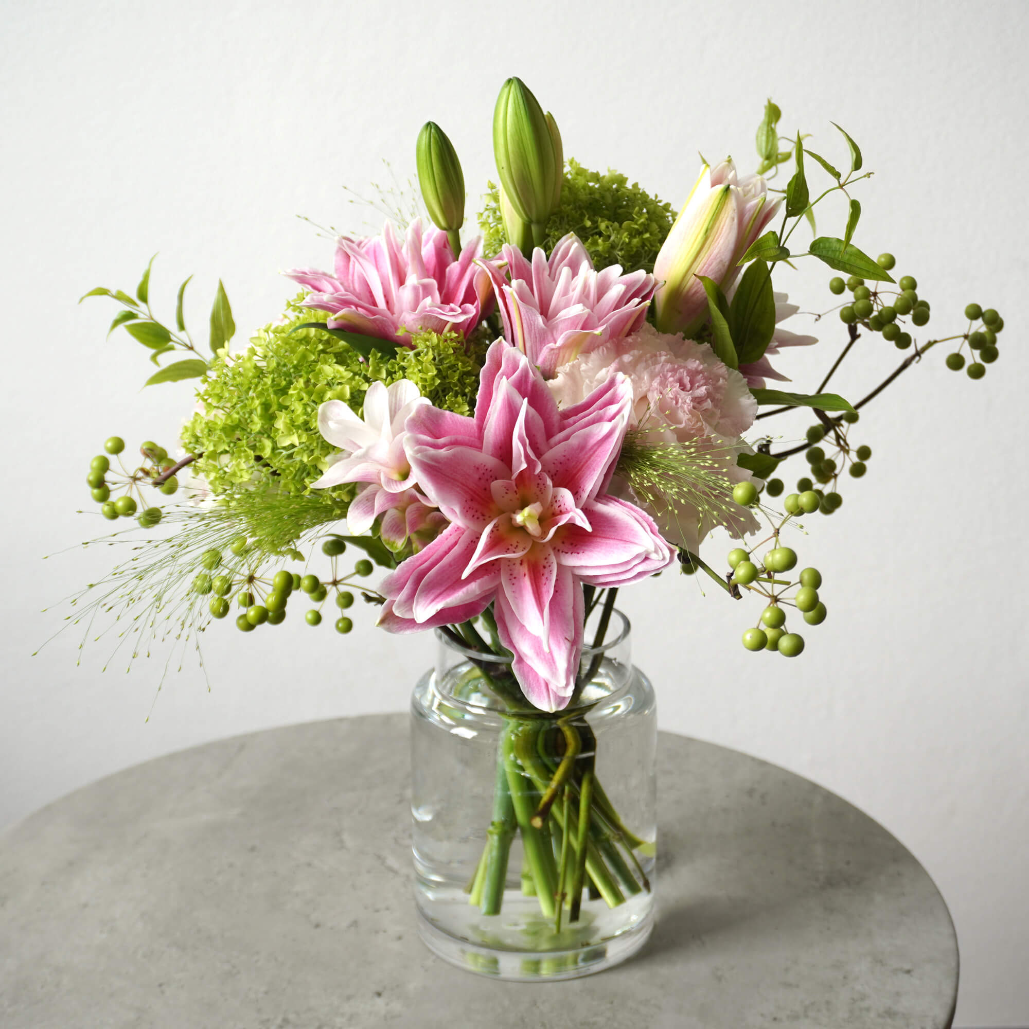 八重咲きユリとクルクマの花瓶活け