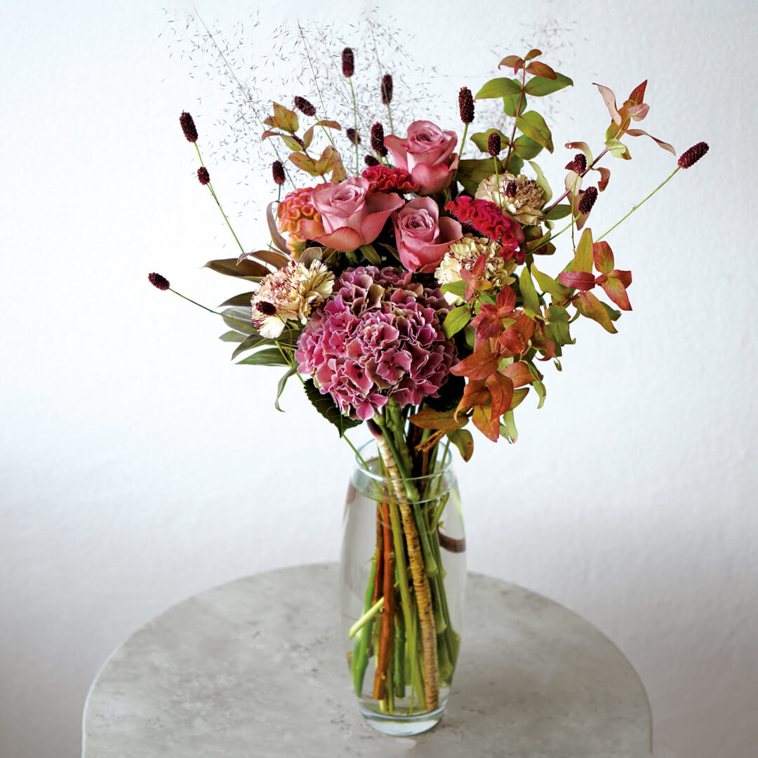 バラとケイトウの花瓶活け