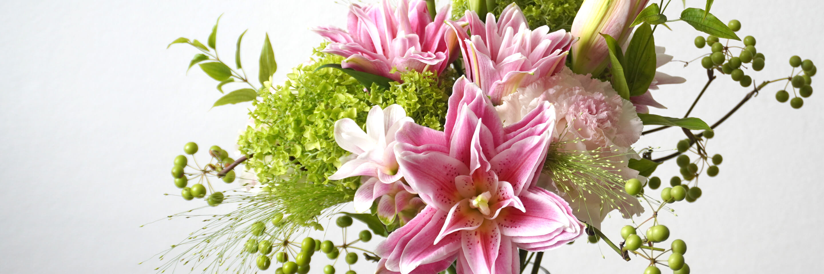 ピンクの八重咲きユリの花瓶活け