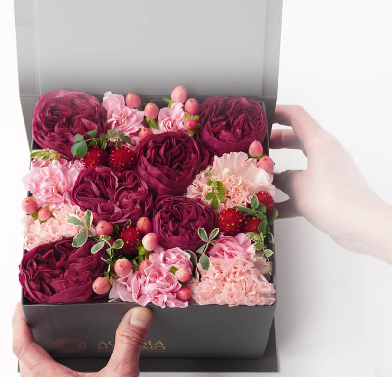 【母の日】紫色のバラとカーネーションのBOXアレンジメント