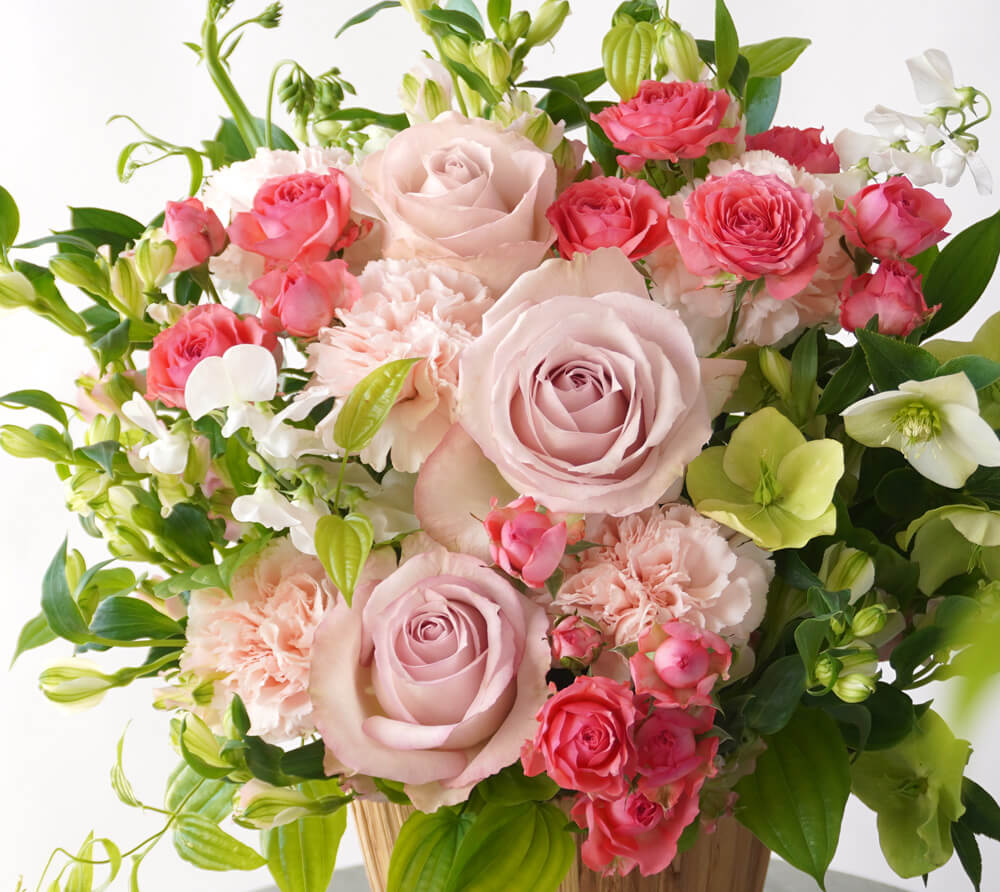 【母の日】淡いピンクのバラのアレンジメント