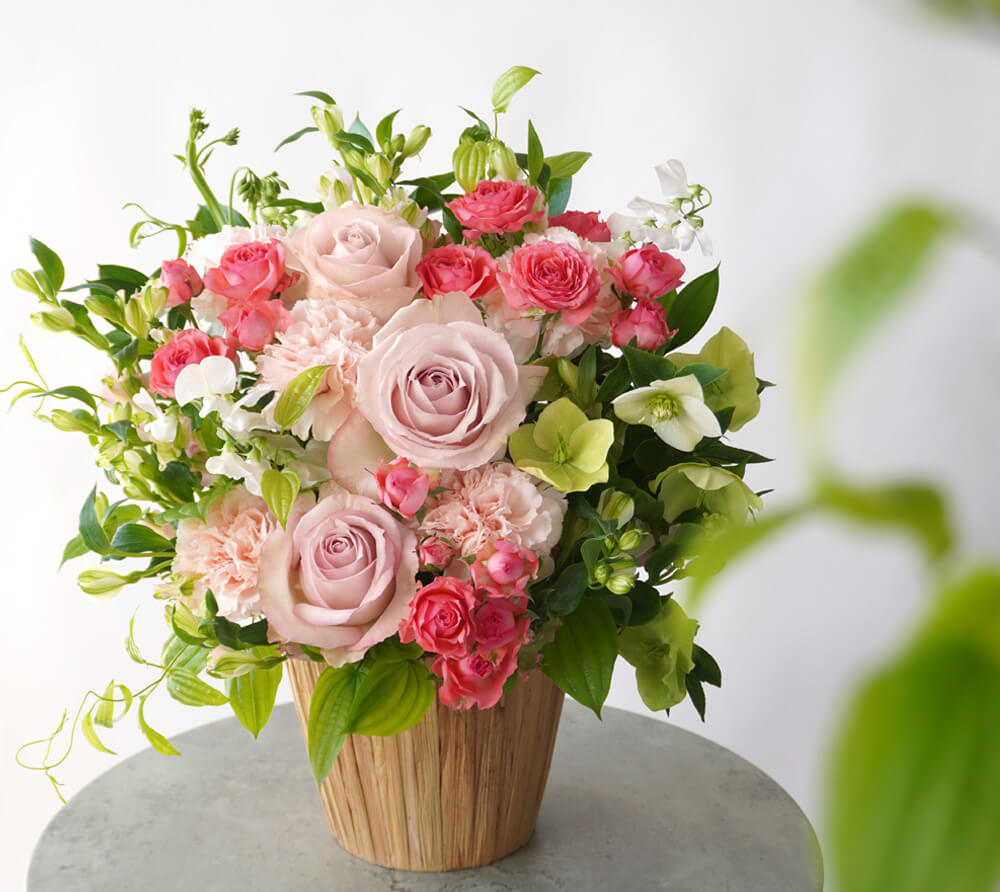 【母の日】淡いピンク色のバラとカーネーションのアレンジメント