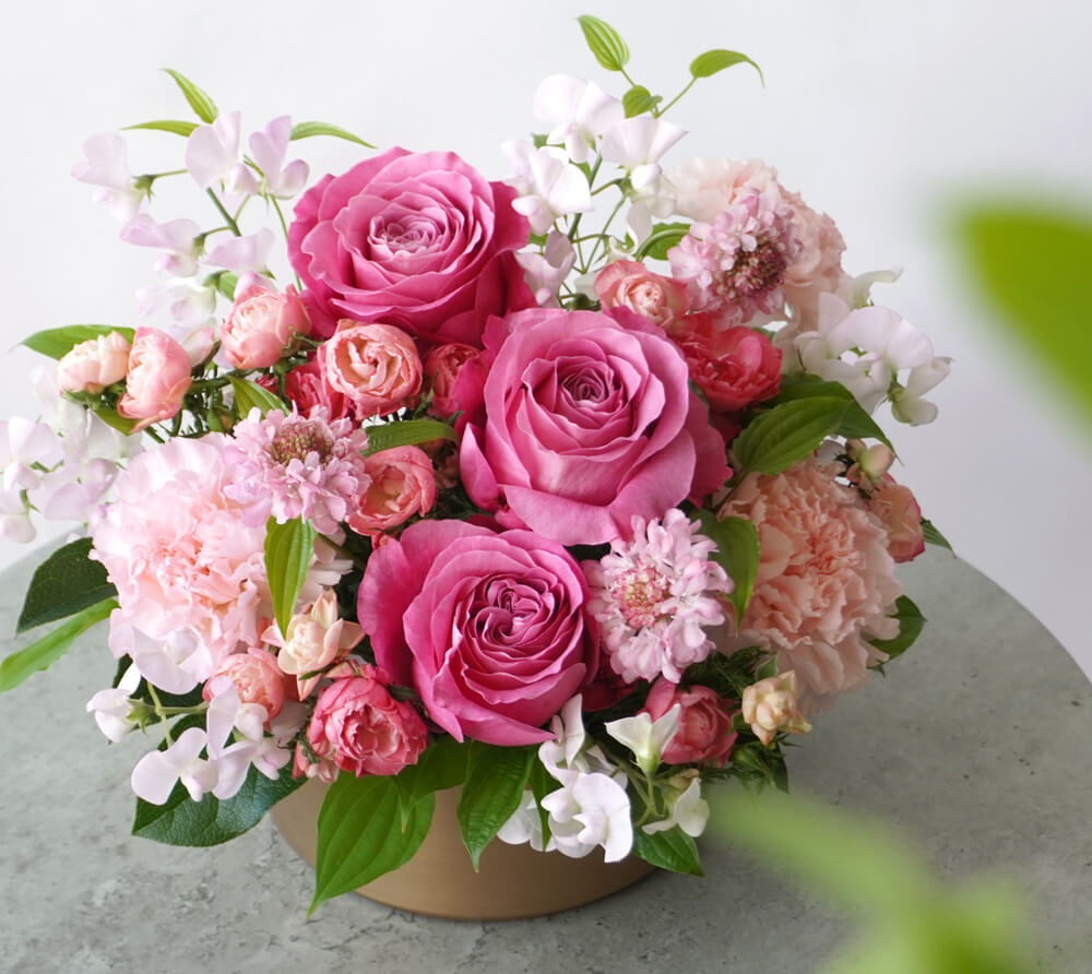 【母の日】ピンクの大輪バラとカーネーションのアレンジメント