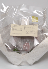 ラッピングペーパー、セロファンで包装したアレンジメント