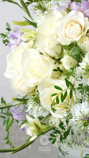 白バラと小花のブーケ