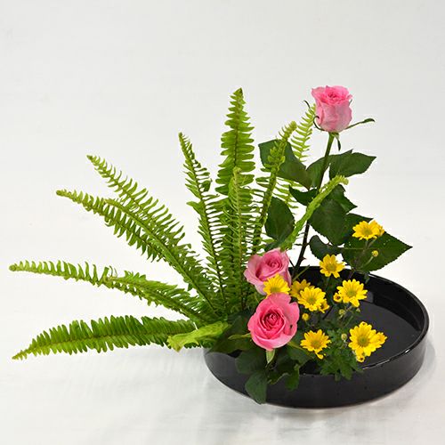 いけばな花材<玉羊歯・バラ・小菊>