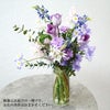 季節の花の花瓶活け
