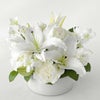 白いユリのアレンジメント（お供え花）