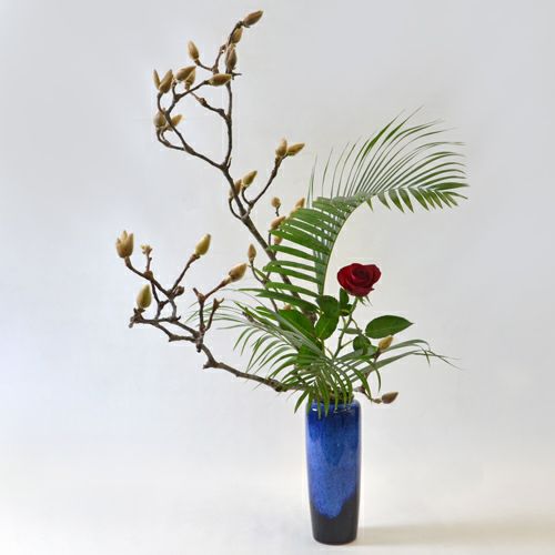 早春いけばな花材＜白木蓮・アレカヤシ・赤バラ＞