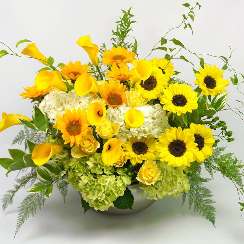 ヒマワリとカラーのアレンジメント