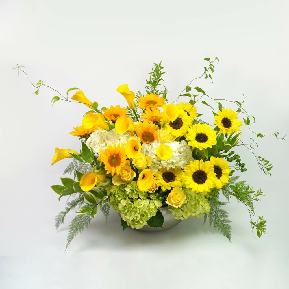 ヒマワリとカラーのアレンジメント