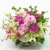 ピンクの芍薬(ピオニー)と白いユリのアレンジメント