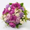 ピンクの芍薬(ピオニー)と白いスプレーバラのブーケ