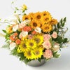 ヒマワリやバラのアレンジメント
