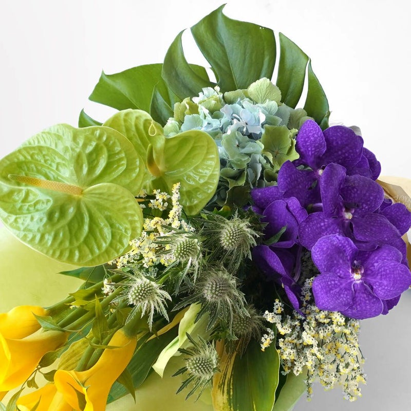 【父の日】黄色いカラーと淡いブルーとグリーンのアジサイの花束