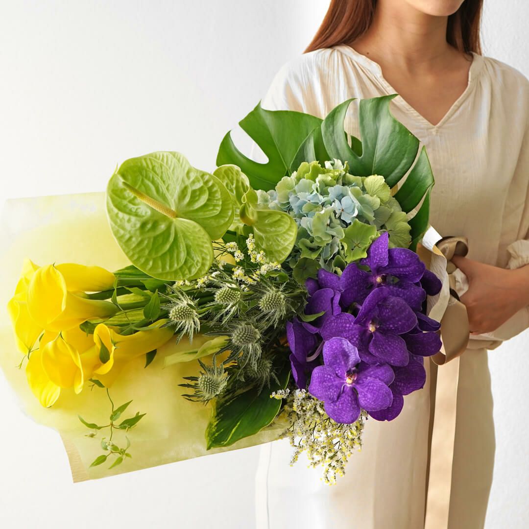 【父の日】黄色いカラーと淡いブルーとグリーンのアジサイの花束