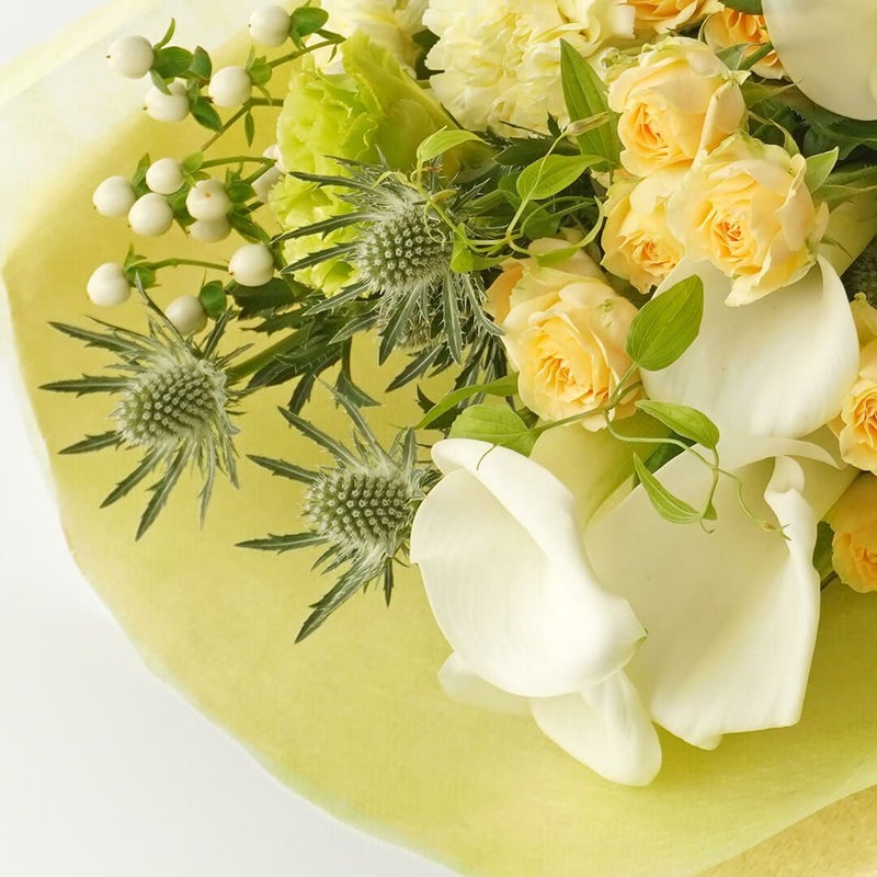 カラーとスプレーバラやアンスリウムの花束