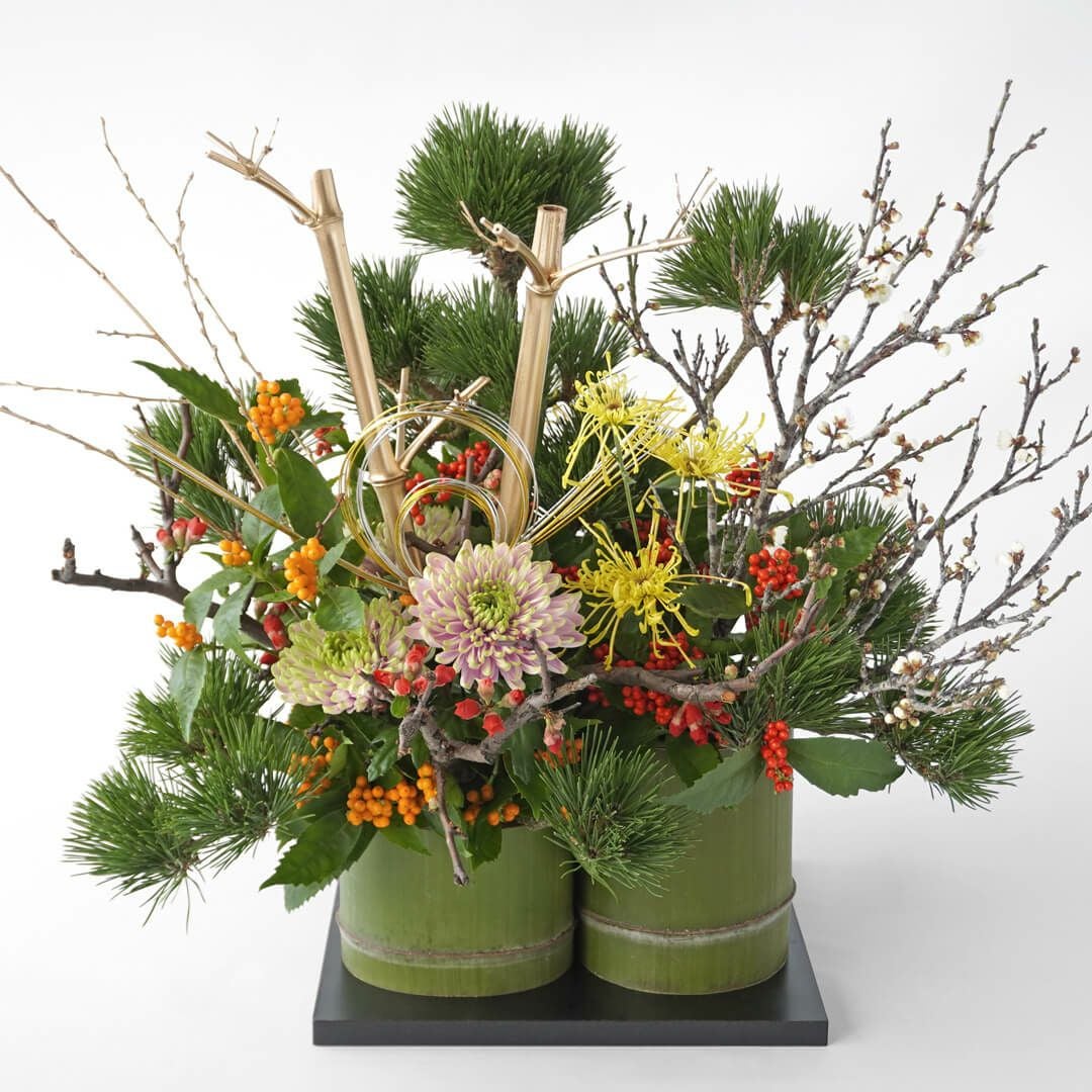 【お正月・お年賀】三光松やピンクのマムのアレンジメント