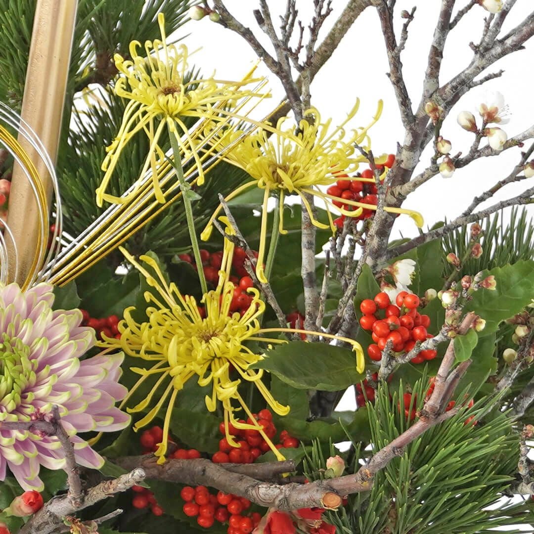 【お正月・お年賀】三光松やピンクのマムのアレンジメント