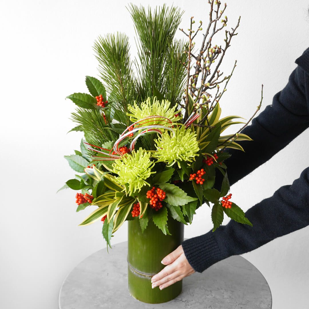 【お正月・お年賀】黄緑のマムや千両のアレンジメント