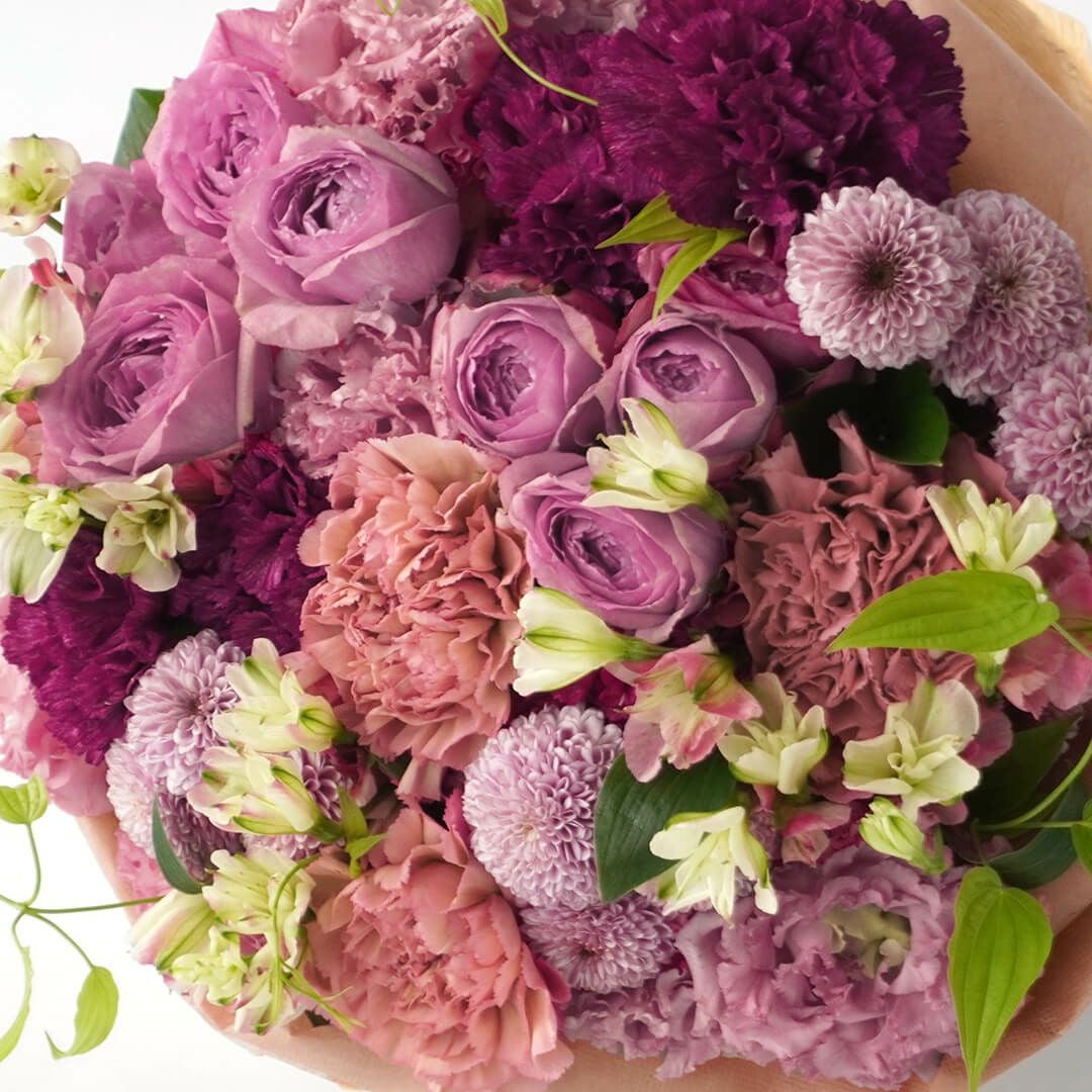 【母の日】濃淡ピンクのカーネーションやピンクのスプレーバラの花束