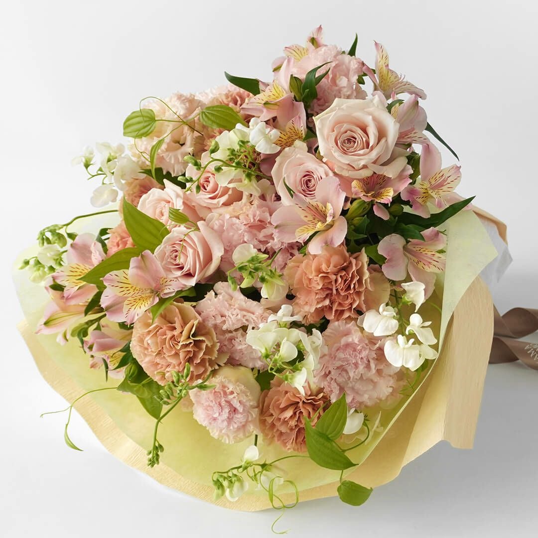 【母の日】淡いピンクの大輪バラやカーネーションの花束