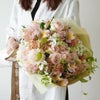 【母の日】淡いピンクの大輪バラやカーネーションの花束