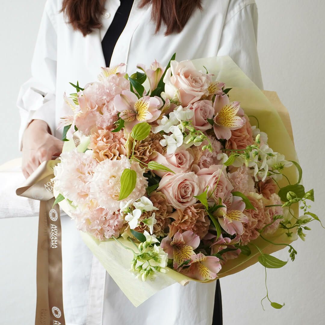 【母の日】淡いピンクの大輪バラやカーネーションの花束