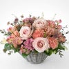 【母の日】複色のカーネーションや淡いピンクの大輪バラのアレンジメント