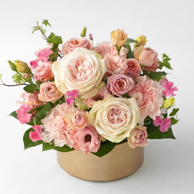 【母の日】淡いピンクの大輪バラやスプレーバラのアレンジメント