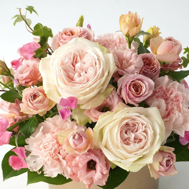 【母の日】淡いピンクの大輪バラやスプレーバラのアレンジメント