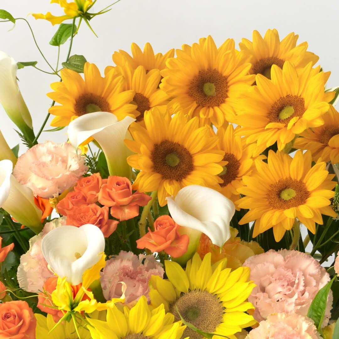 【父の日】黄色いヒマワリやオレンジのバラのアレンジメント