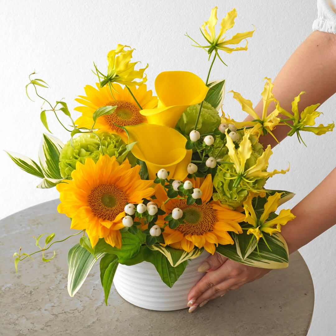 【父の日】黄色いヒマワリとカラーのアレンジメント