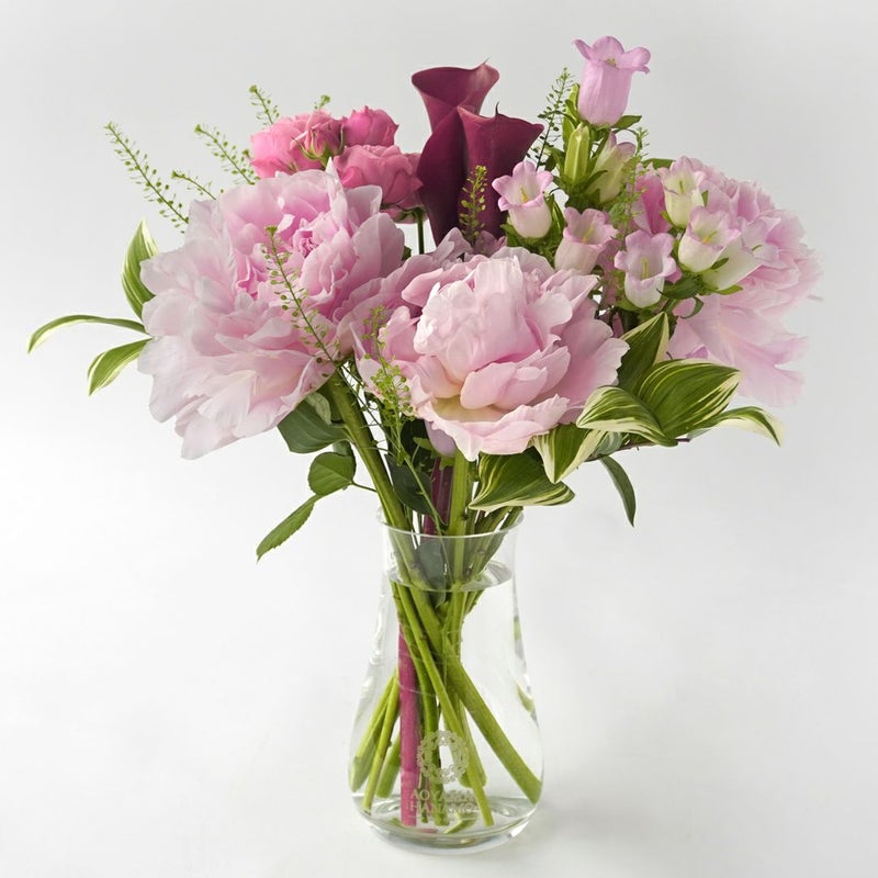ピンクの芍薬のブーケ