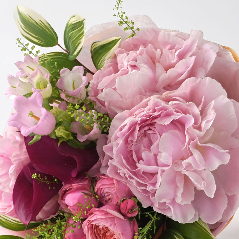ピンクの芍薬のブーケ