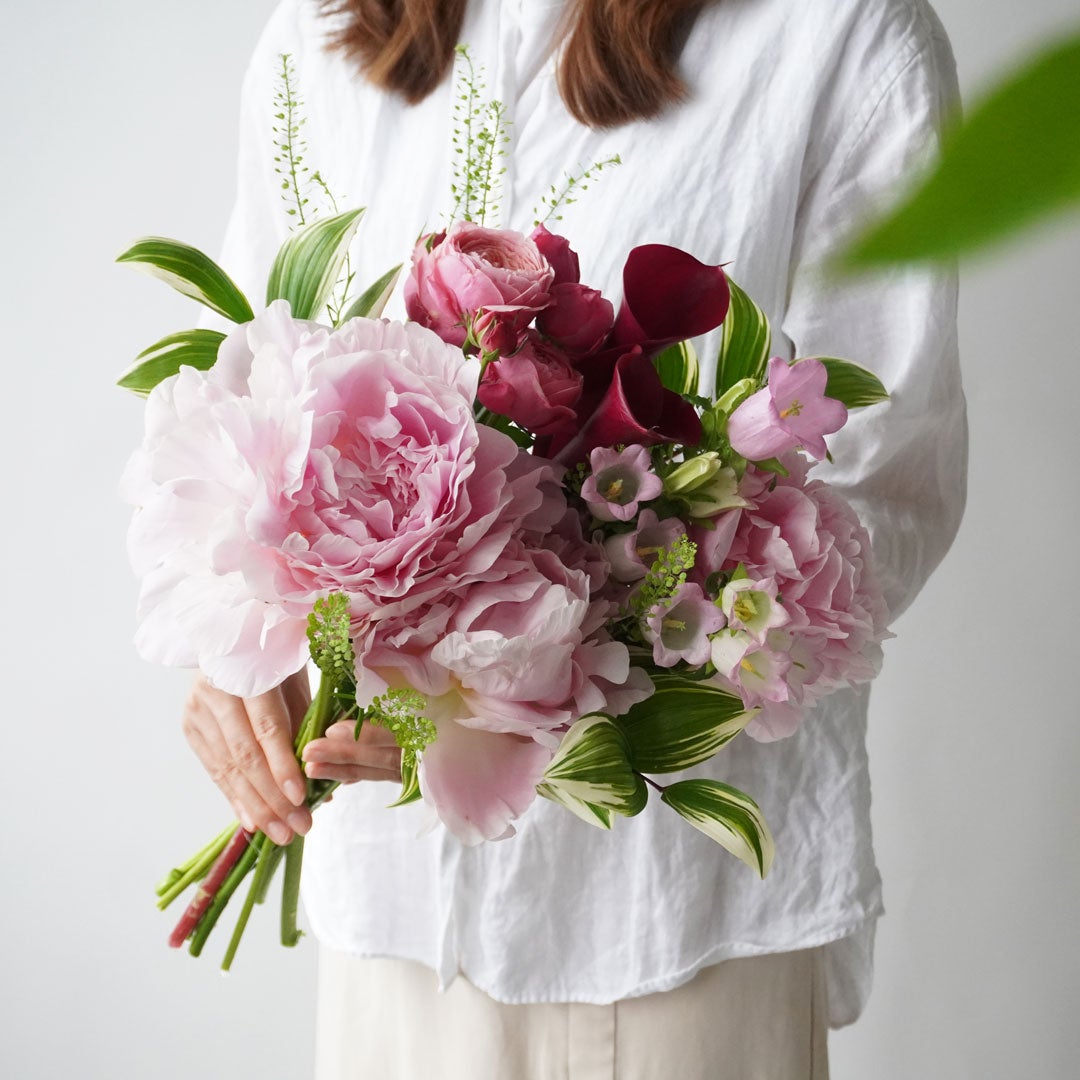 ピンクの芍薬のブーケ