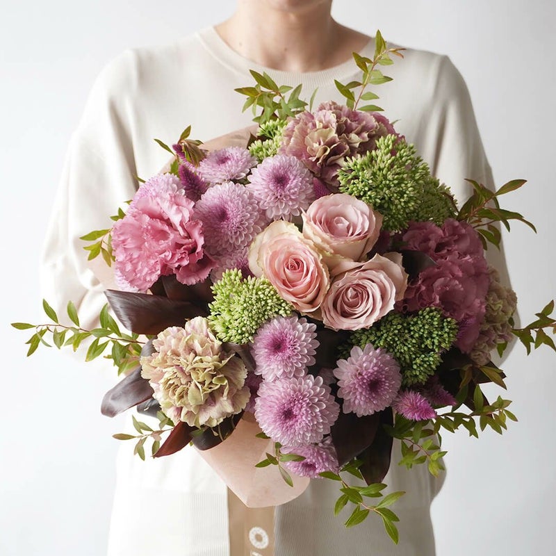 【敬老の日】淡いピンクのバラやトルコキキョウの花束