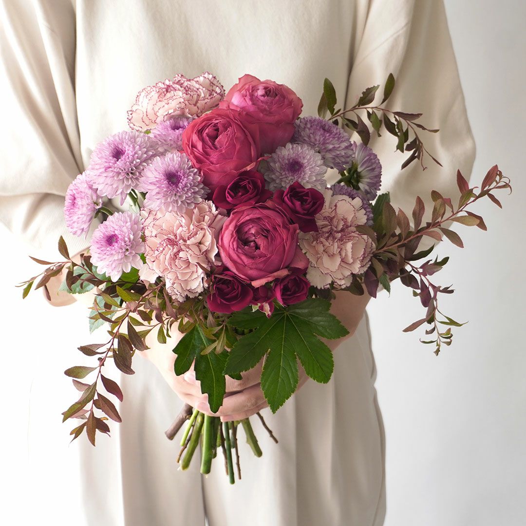 【敬老の日】濃いピンクのバラのおまかせ花束