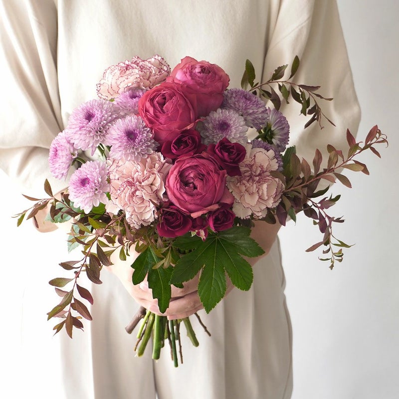 【敬老の日】濃いピンクのバラのおまかせ花束