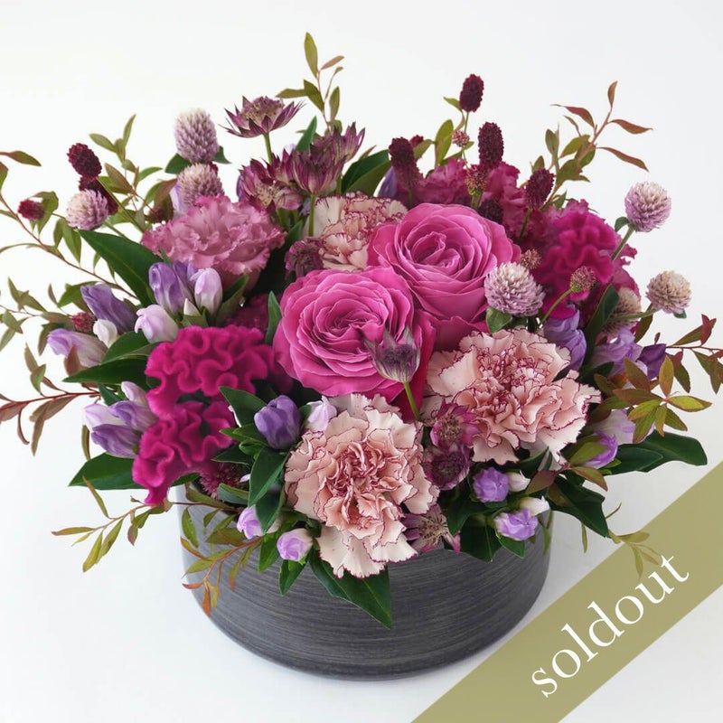 【敬老の日】ピンクのバラやケイトウのアレンジメント