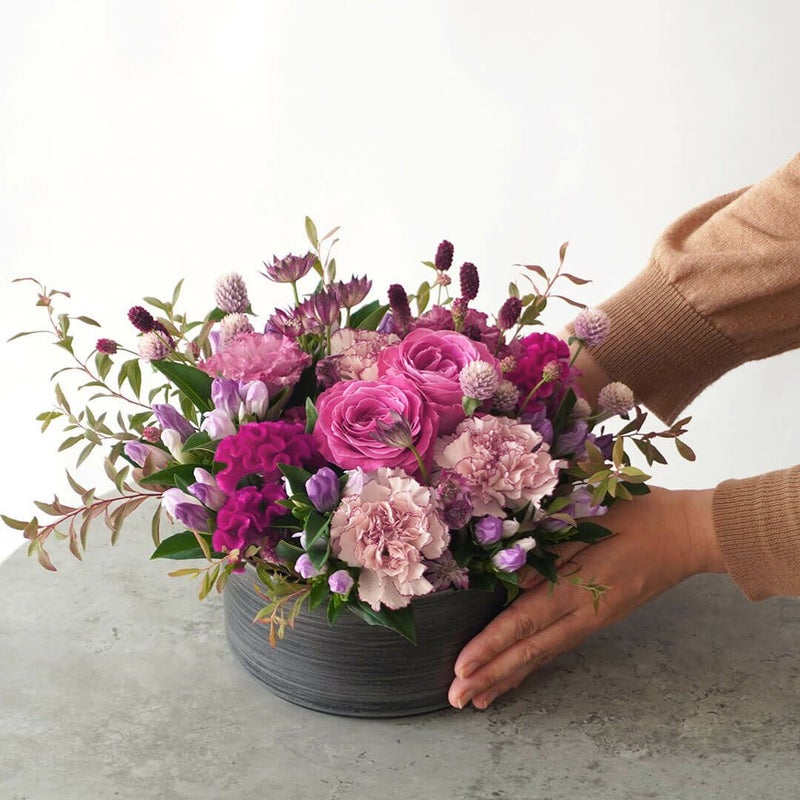 【敬老の日】ピンクのバラやケイトウのアレンジメント