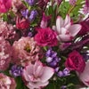 バラやトルコキキョウのアレンジメント