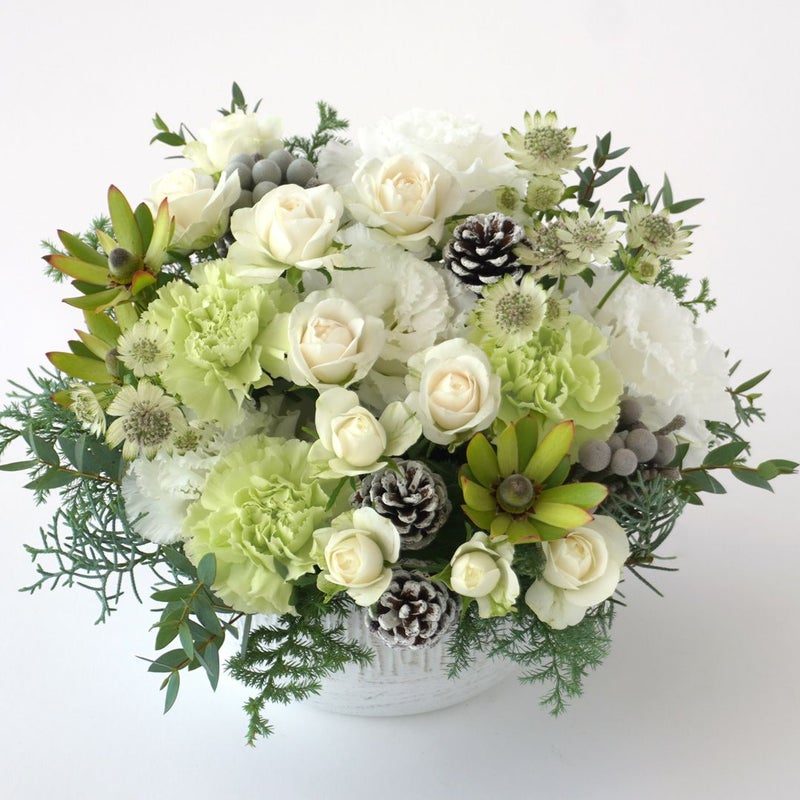 【お歳暮・クリスマス】白いトルコキキョウやスプレーバラのアレンジメント