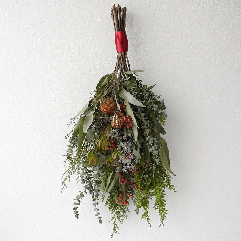 【クリスマス】クジャクヒバとユーカリ、サンキライの実のスワッグ