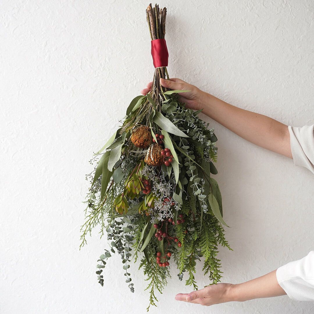 【クリスマス】クジャクヒバとユーカリ、サンキライの実のスワッグ