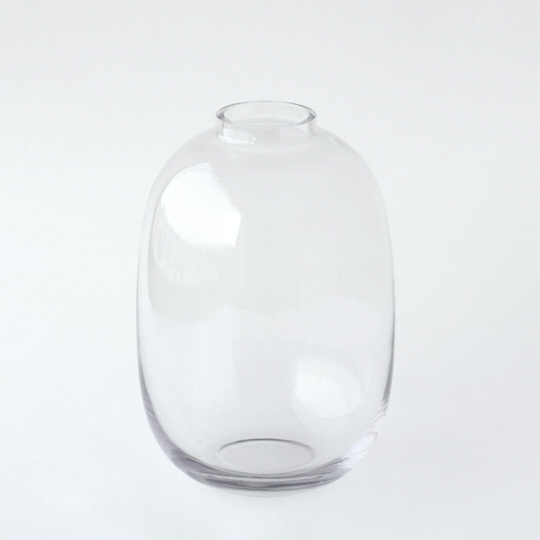 枝もの用の丸いガラスの花瓶