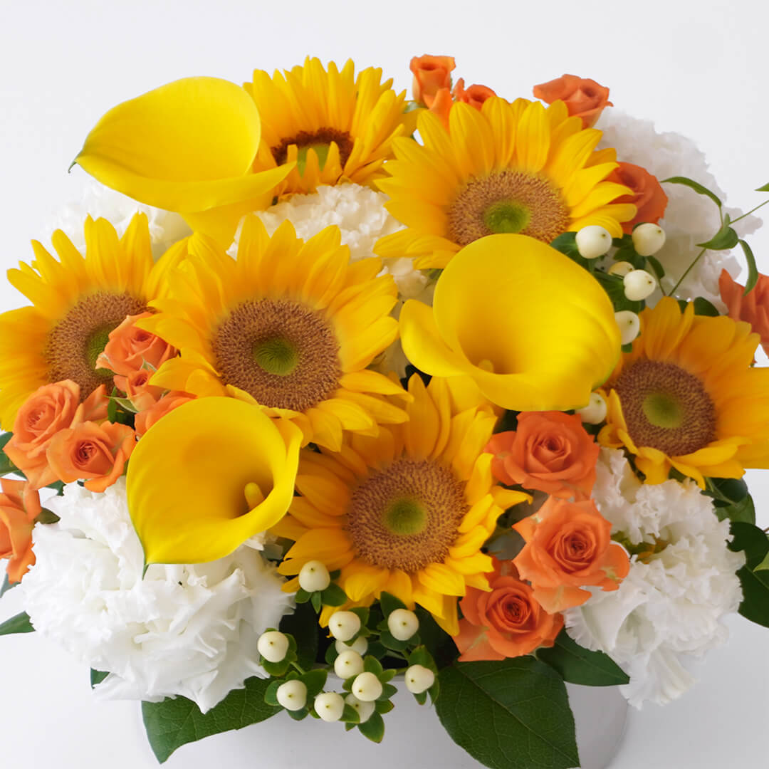 【父の日】ヒマワリとオレンジのスプレーバラのアレンジメント